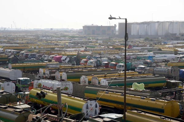 Petrol tankerleri görülen grev karşı çalıştırmak devlet petrol şirketi, pakistan Devlet Petrol (pso kamyoncular tarafından çağrılan 4 gün Park)