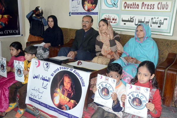 Today Women Organization (TWO) President, Sana Durrani addresses to media persons — Stock Photo, Image