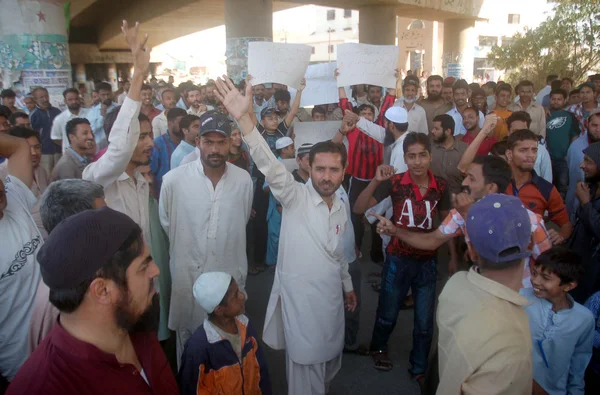 Residents of Maripur are protesting against arrest of several suspected personnel during search operation by Rangers — Stock Photo, Image