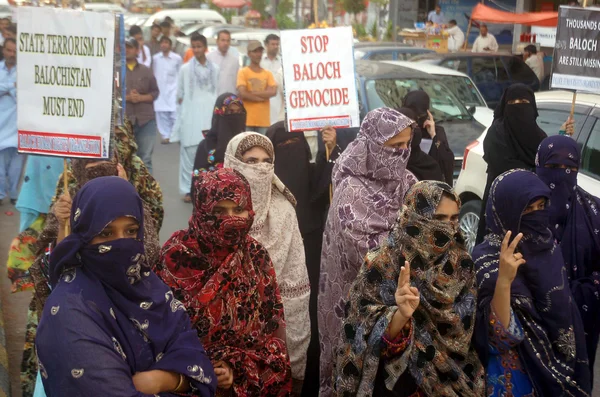 Členové baloch lidských práv organizace protestují proti vojenské operace genocida baloch — Stock fotografie