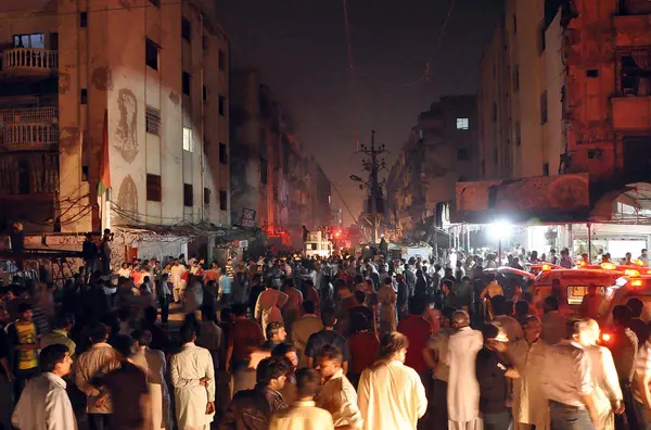 Dual bomb blasts at Abbas Town area in Karachi — Stock Photo, Image