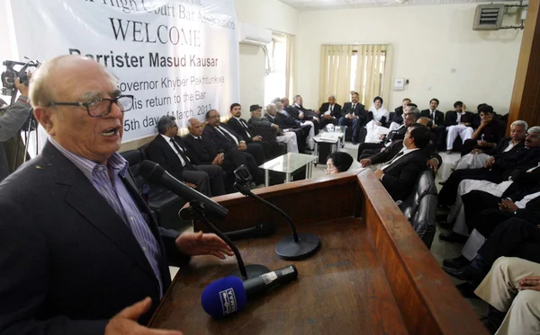 Khyber Pakhtunkhwa former Governor, Barrister Masood Kausar addresses to Function organized by High Court Bar Association — Stock Photo, Image