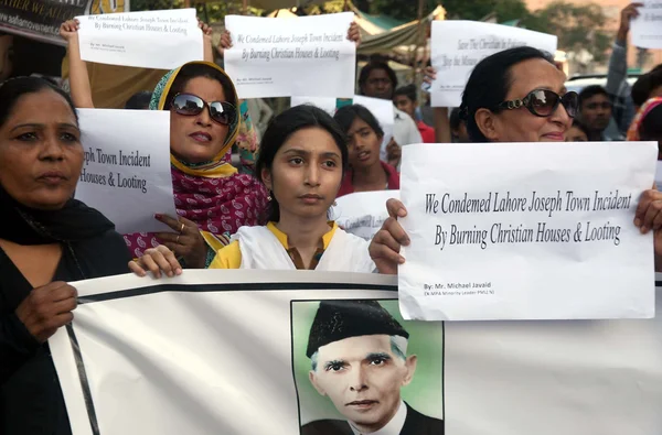 Muslimska förbundet-n aktivister protesterar mot badami bagh incident — Stockfoto