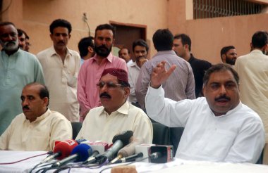 CID counter Terörizm kanat resmi mazhar Bhatti bux adresleri geçersiz organizasyon kişiden kurtarılan gösteren ele geçirilen silahlar sırasında medya kişilere