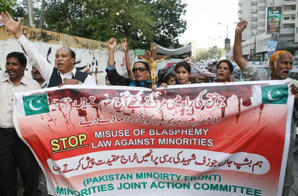 Члени Пакистан меншість фронту демонструють з нагоди річниці смерті єпископ Джон Джозеф — стокове фото