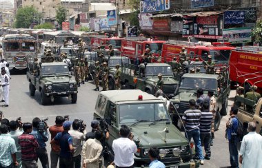 Ordu birlikleri Devriye da genel seçimleri 2013 vesilesiyle hassas alanlarda artmıştır ederken kentin farklı alanda devriye başlamış gibi ordu yetkilileri devriye gezen