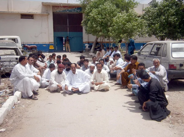 Members of Lasbella Chemist Association are protesting against robberies and kidnapping of traders during a demonstration — Stock Photo, Image