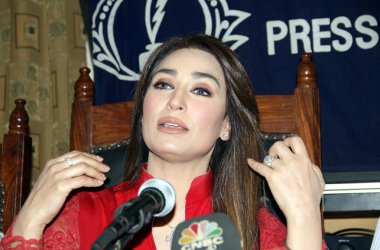 Renowned Pakistani film actress, Reema Khan addresses to media persons during press conference clipart