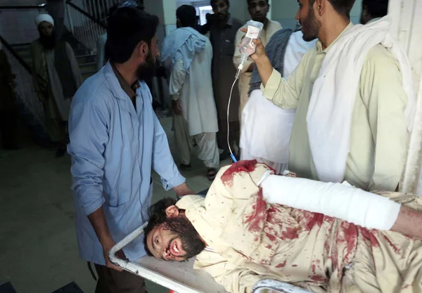 Victim of powerful bomb explosion at the crowded Liaquat Bazaar area being admitted for treatment at local hospital in Quetta — Stock Photo, Image