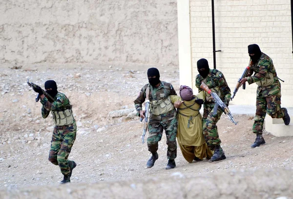 commandoes kendi yetenek sırasında Kapanış töreni Belucistan polis quetta düzenlenen terörist eğitim anti ilerleme gösteriyorsun