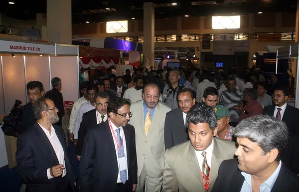 Исполняющий обязанности губернатора Синд, Ага Сирадж Дурани посетил выставку "Строй Азию" в Карачи — стоковое фото