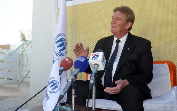 United Nations High Commissioner for Refugees (UNHCR) Country Head Neill Wright addresses to media persons during press conference on the occasion of inauguration ceremony of UNHCR — Stock Photo, Image