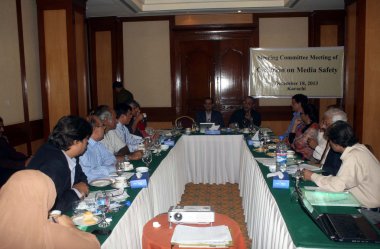 muttehida qaumi hareketi lideri, Yönlendirme Komitesi medya güvenliği Koalisyonu toplantısı sırasında konuşan hyder abbas Morgül