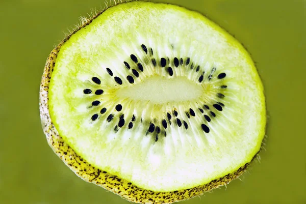 Frutas de kiwi cortadas — Fotografia de Stock