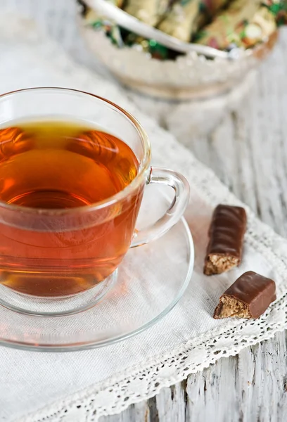Tasse Tee und Bonbons — Stockfoto