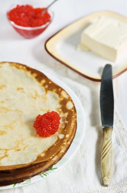 Kırmızı havyarlı gözleme.