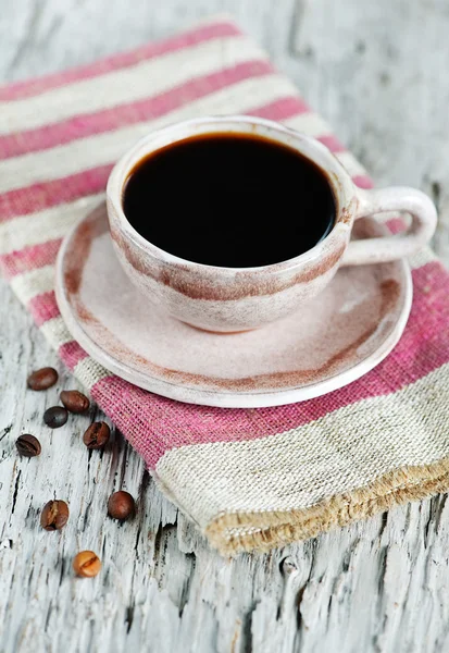 Tazza di caffè e chicchi di caffè — Foto Stock