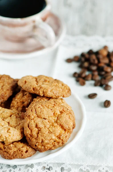Cookies, kopp kaffe och kaffebönor — Stockfoto