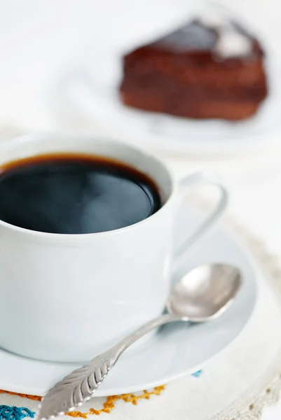 一杯のコーヒーとチョコレート ケーキ — ストック写真