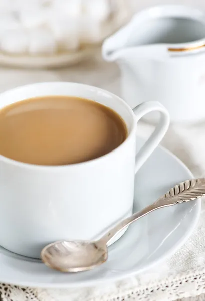 Kopp kaffe med mjölk — Stockfoto