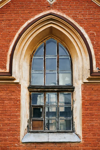 Vieja ventana gótica — Foto de Stock