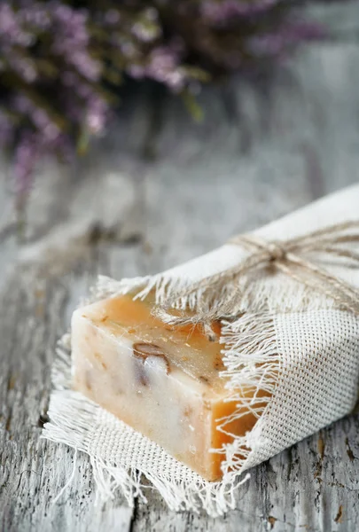 Handmade soap and dry lavender — Stock Photo, Image