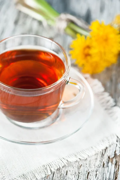 Cup of tea and dandelions — Stock Photo, Image