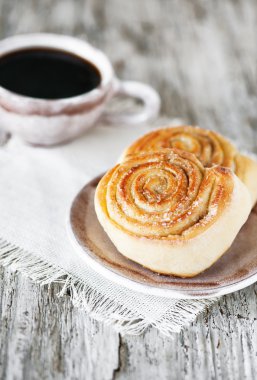 tatlı çörek ve kahve