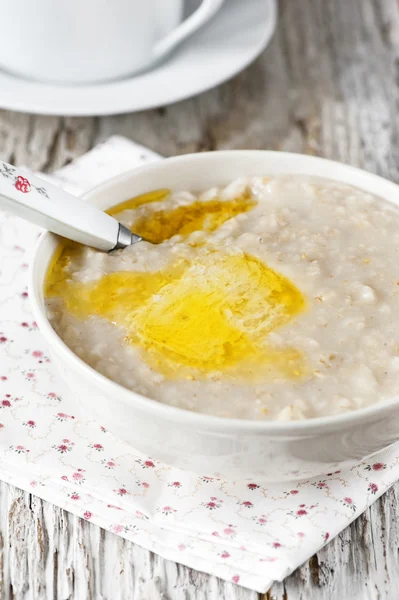 Haferbrei mit Butter — Stockfoto