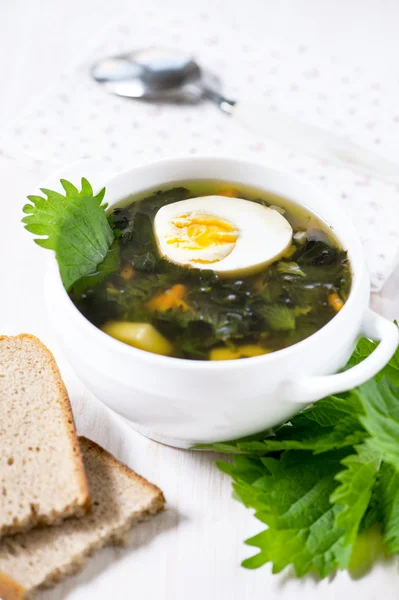 계란과 빵과 쐐기 풀 수프 — 스톡 사진