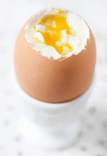 Zacht gekookt ei in cup — Stockfoto