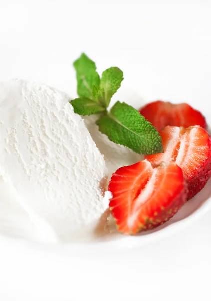 Ice cream with strawberry and mint leaves — Stock Photo, Image