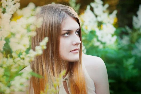 Hermosa joven mujer — Foto de Stock