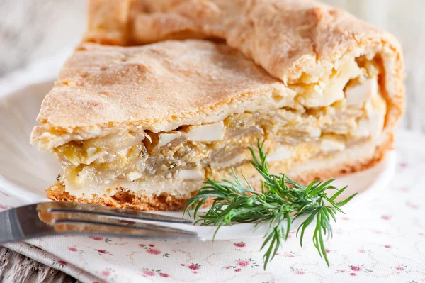 Torta fatta in casa con cavolo e uova — Foto Stock