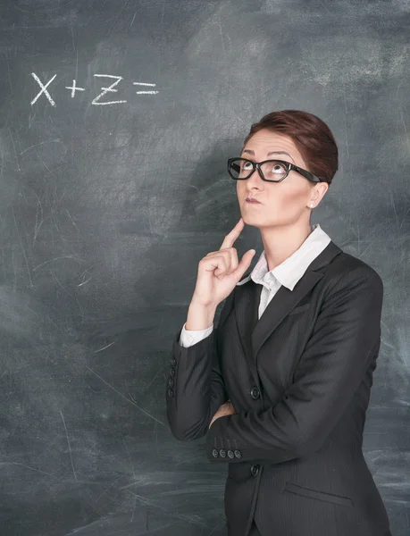 Lehrer lösen Gleichung — Stockfoto