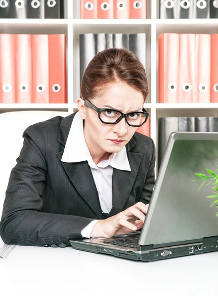 Frown business woman working — Stock Photo, Image