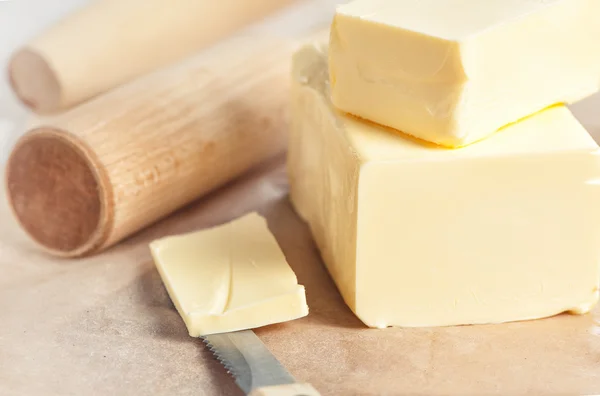 Butter und Küchenutensilien — Stockfoto