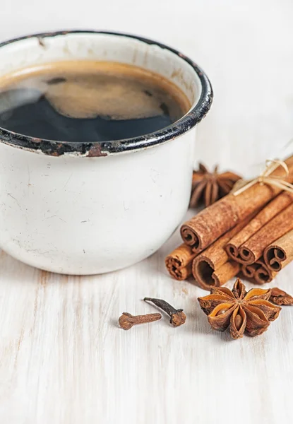 Vieja taza de café y especias —  Fotos de Stock