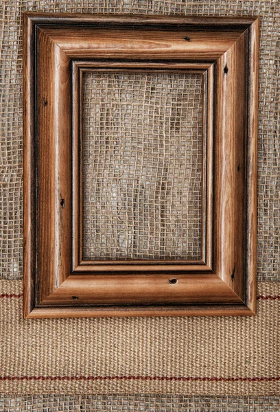 Marco de madera en la arpillera con cinta de saqueo —  Fotos de Stock