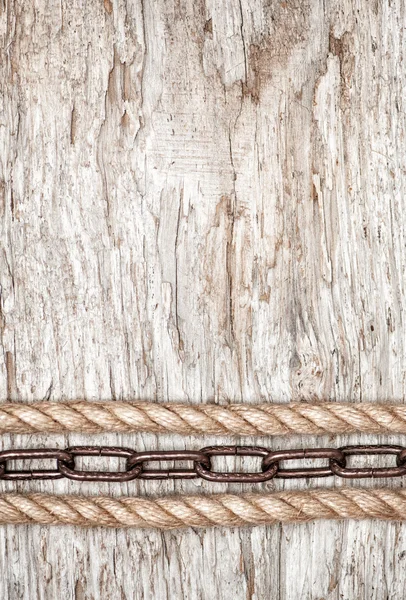 Metalowy łańcuch i liny na Stare drewno — Zdjęcie stockowe