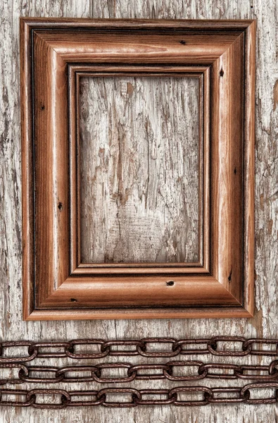 Houten frame en metalen ketting op het oude hout — Stockfoto