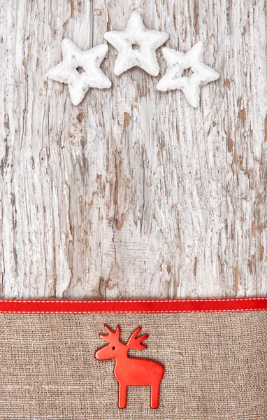 レッド ・ ディアと黄麻布のクリスマスの装飾 — ストック写真