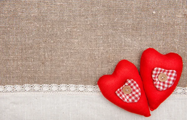 Textil hjärtan och linne tyg på säckväv Stockbild