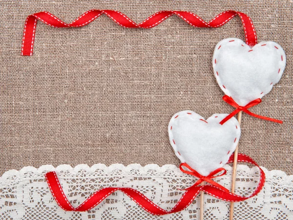 Biglietto di San Valentino con cuori tessili e tessuto di pizzo — Foto Stock