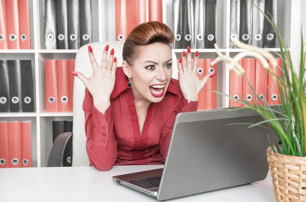 Mujer de negocios gritando enojado — Foto de Stock