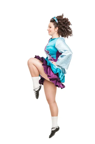 아일랜드어 댄스 드레스 댄스 고립 된 여자 — 스톡 사진