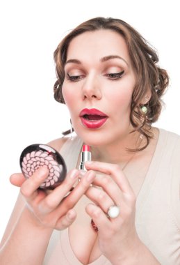 güzel artı boyutu kadın ruj uygulanıyor