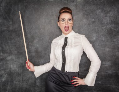 ahşap işaretçisiyle sürpriz öğretmen