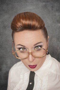 çapraz gözlü çılgın öğretmen