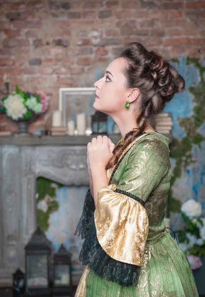 Praying beautiful woman in medieval dress — Stock Photo, Image